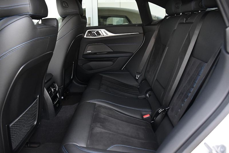 BMW i4 eDrive40 M-SPORT H/K 1M - fotka 19 z 42