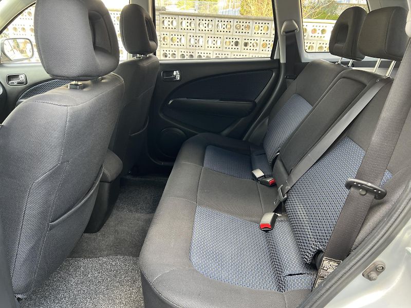 Mitsubishi Outlander Navigator 2.0i 4x4 KLIMA ALU - fotka 18 z 32