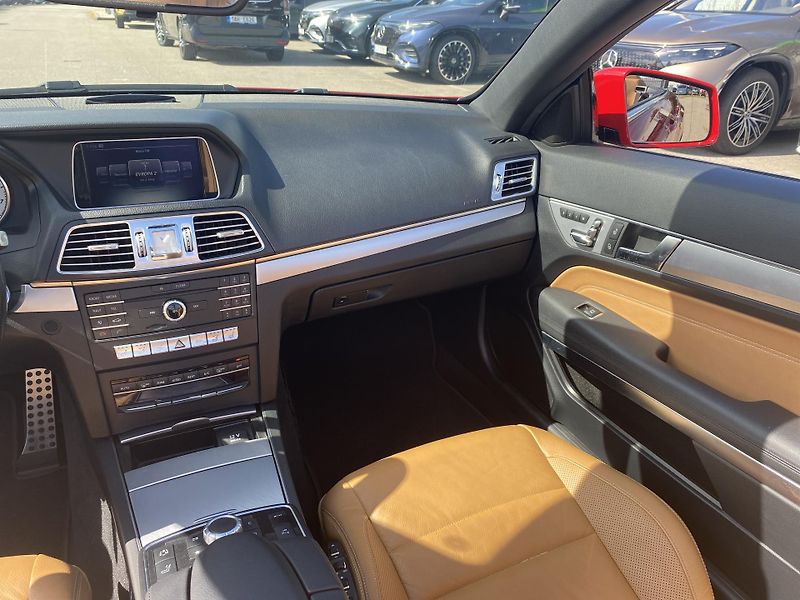 Mercedes-Benz Třídy E E 500 AMG Cabrio - fotka 11 z 25