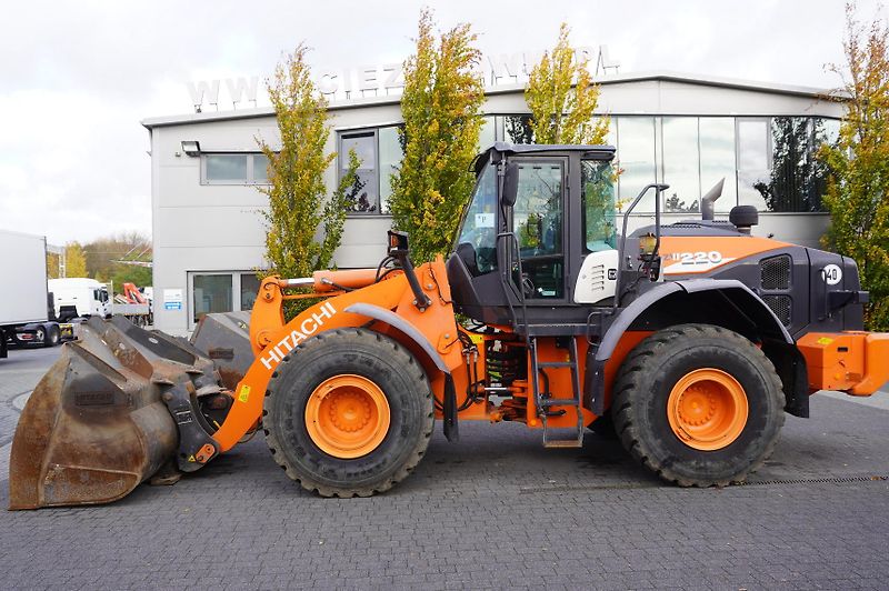 Hitachi (2018) ZW220 articulated loader - fotka 3 z 24
