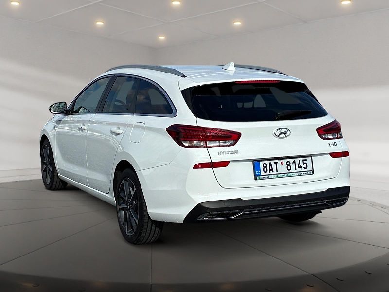 Hyundai i30 (2021) STYLE 1.5T-GDI HYBDID 118kW CZ - fotka 4 z 11