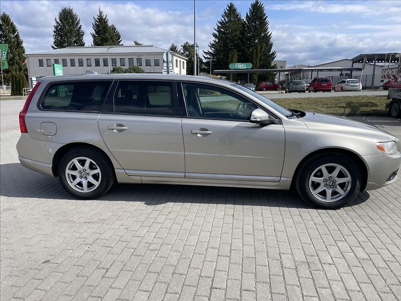 Volvo V70 2,0 d 100kw Momentum Kinetic o - fotka 30 z 31