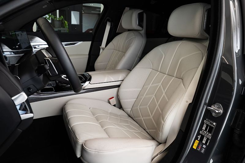 BMW Ostatní M70 xDrive Bower&Wilkins Diamo - fotka 7 z 23