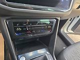 Volkswagen Tiguan (2021) 2.0 TDI DSG - náhled 26