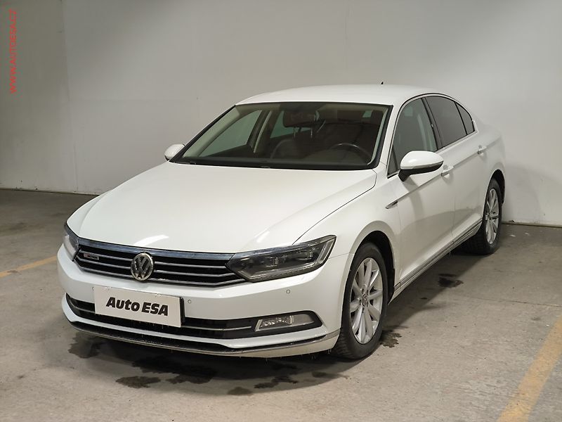 Volkswagen Passat (2015) 2.0 TDi, ČR, Highline, DSG - fotka 3 z 17