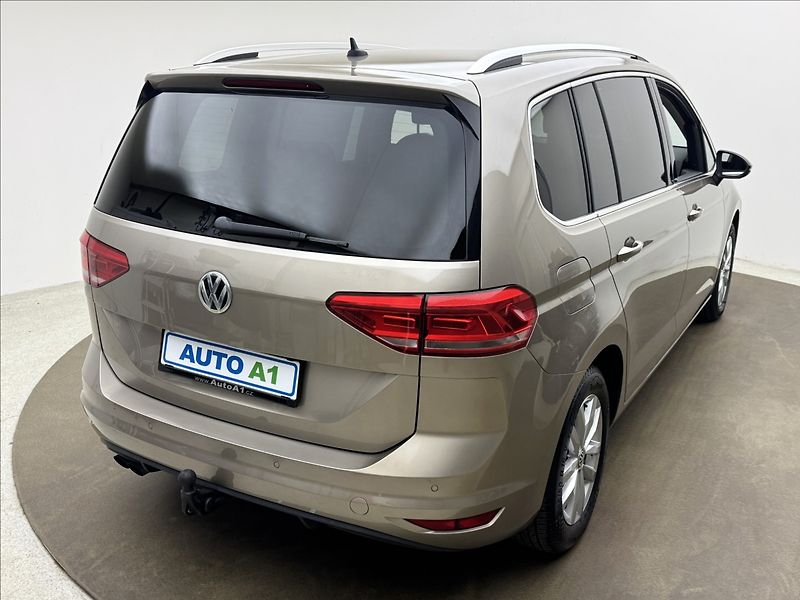 Volkswagen Touran 1,4 DSG KAMERA TAŽNÉ 1.MAJ ČR - fotka 4 z 38