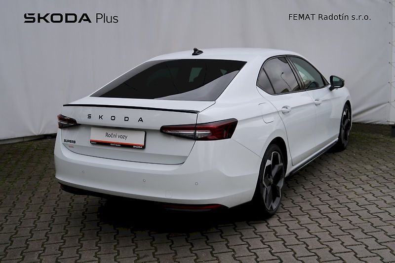 Škoda Superb (2025) SportLine 1,5 TSi e- Tec/110 k - fotka 2 z 32