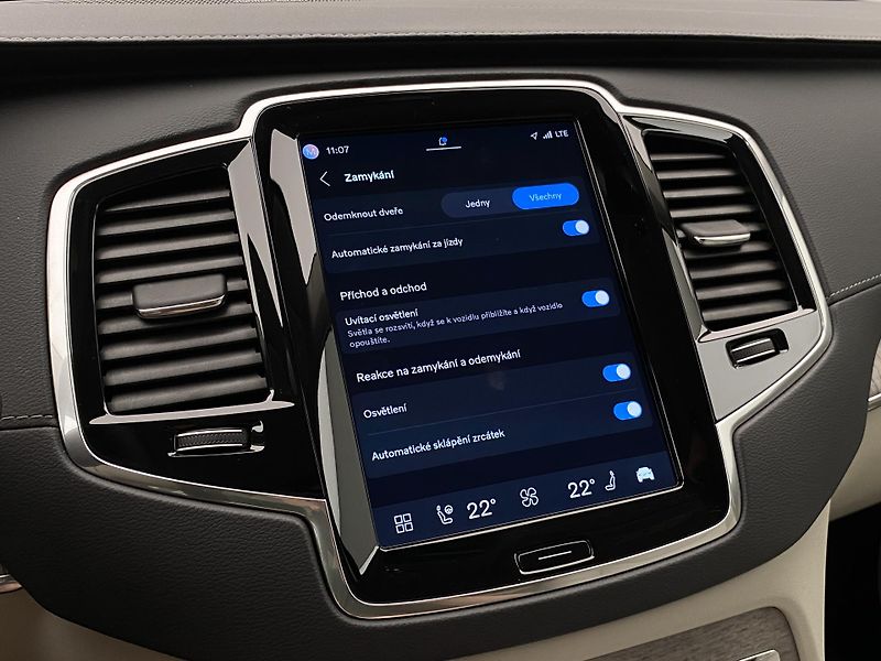 Volvo XC90 B5 AWD PLUS BRIGHT AUT CZ - fotka 47 z 58