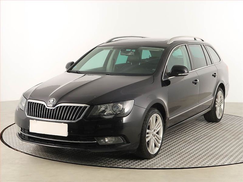 Škoda Superb (2013) Elegance 2.0 TDI, Automat - fotka 2 z 19