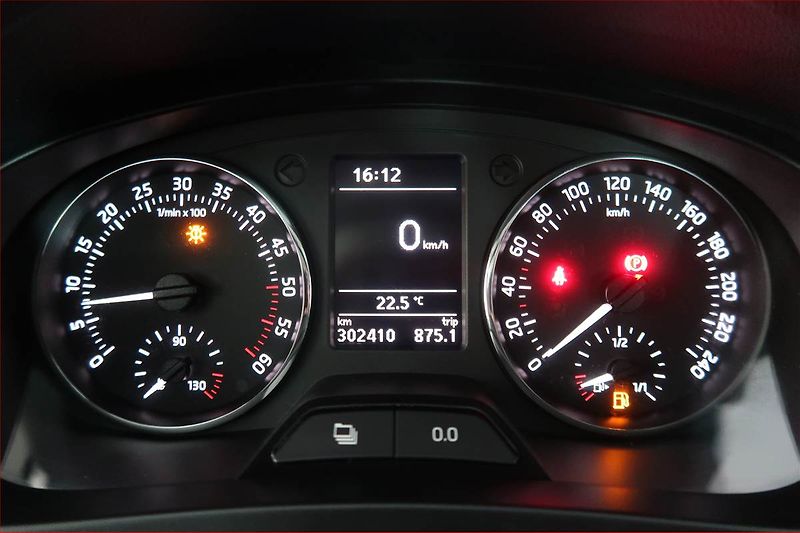 Škoda Rapid (2015) Ambition 1.6 TDI, Tempomat - fotka 11 z 17