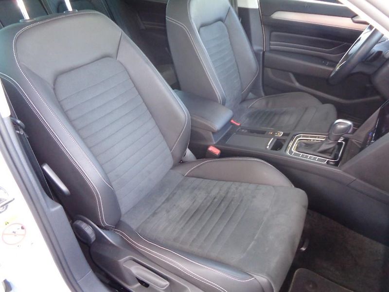 Volkswagen Passat 2.0 TDI DSG Elegance 110 kW - fotka 20 z 30