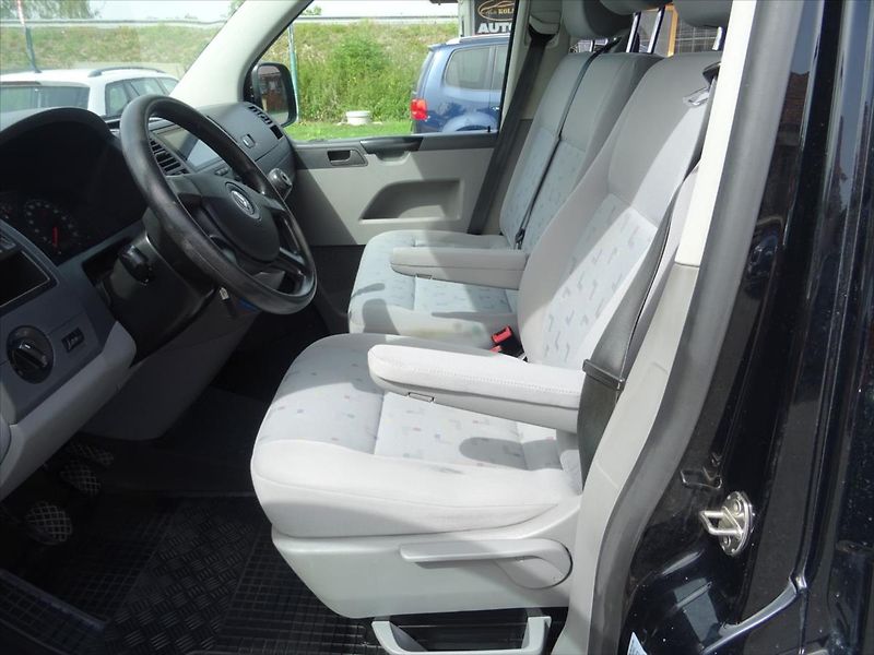 Volkswagen Transporter 2,5 TDi 96 kW Kat. M1 9.Míst - fotka 11 z 15