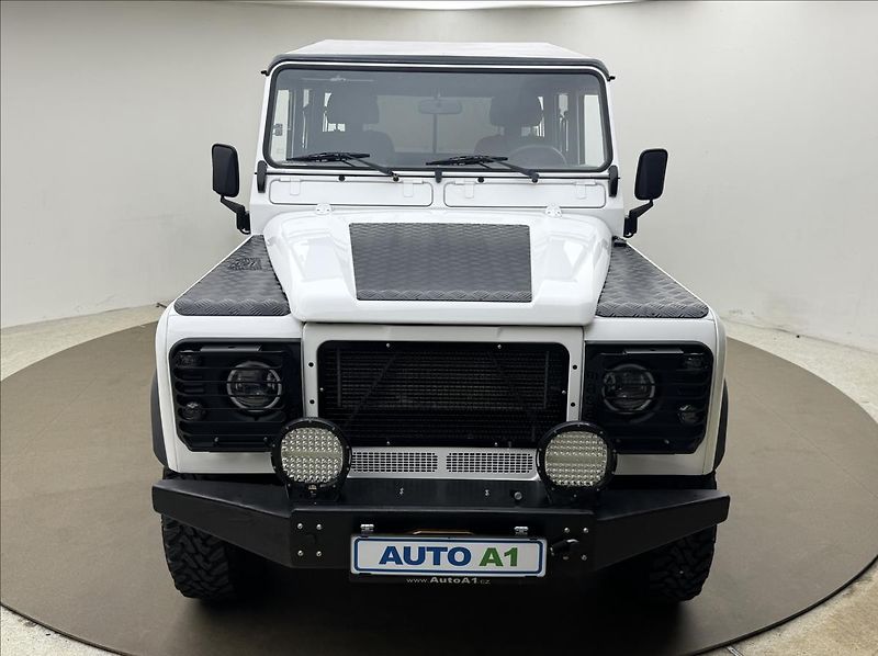 Land Rover Defender 2,5 130 Td5 90kW PO RENOVACI - fotka 2 z 45