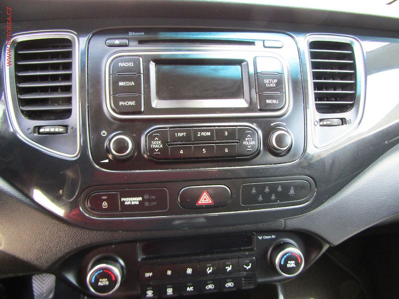 Kia Carens (2014) 1.7 CRDi, ČR, AC, park.asist - fotka 14 z 18