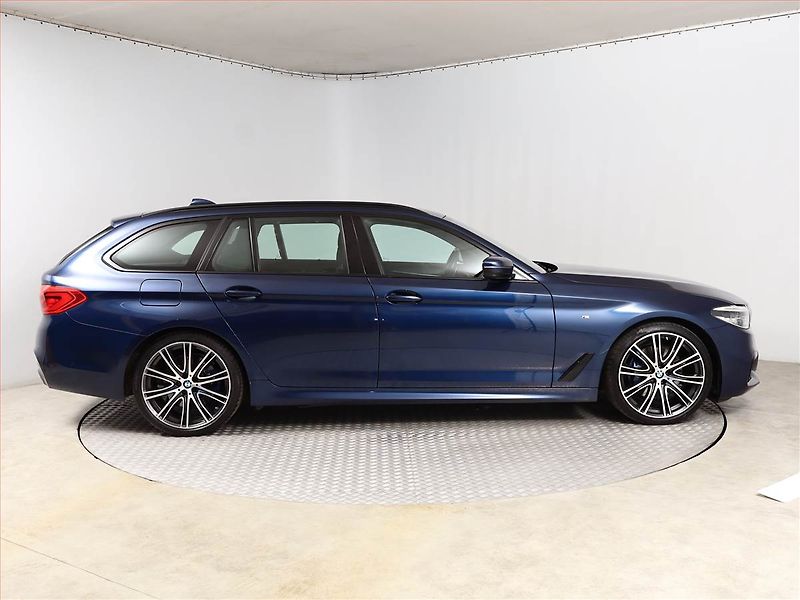 BMW Řada 5 (2019) M Sport 530d xDrive - fotka 6 z 19