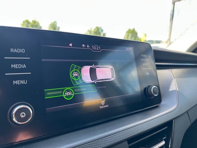 Škoda Scala (2020) 1.0TSi 4 NOVÉ PNEU, PO SERVISU - fotka 14 z 16