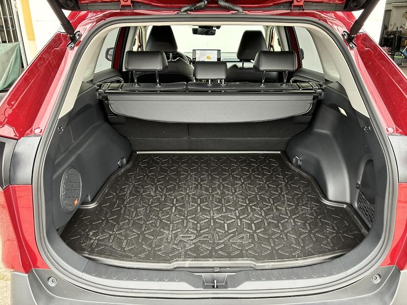Toyota RAV4 2.5 HSD e-CVT AWD Exe. JBL Taž - fotka 12 z 23