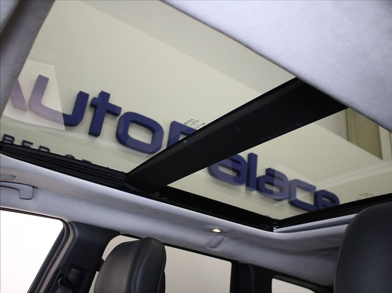 Jeep Grand Cherokee 3,0 V6 CRD 184kW Summit 62tkm! - fotka 21 z 26