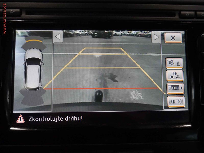 Volkswagen Tiguan (2013) 2.0TDi 4x4, Xenon, park.čidla - fotka 23 z 23