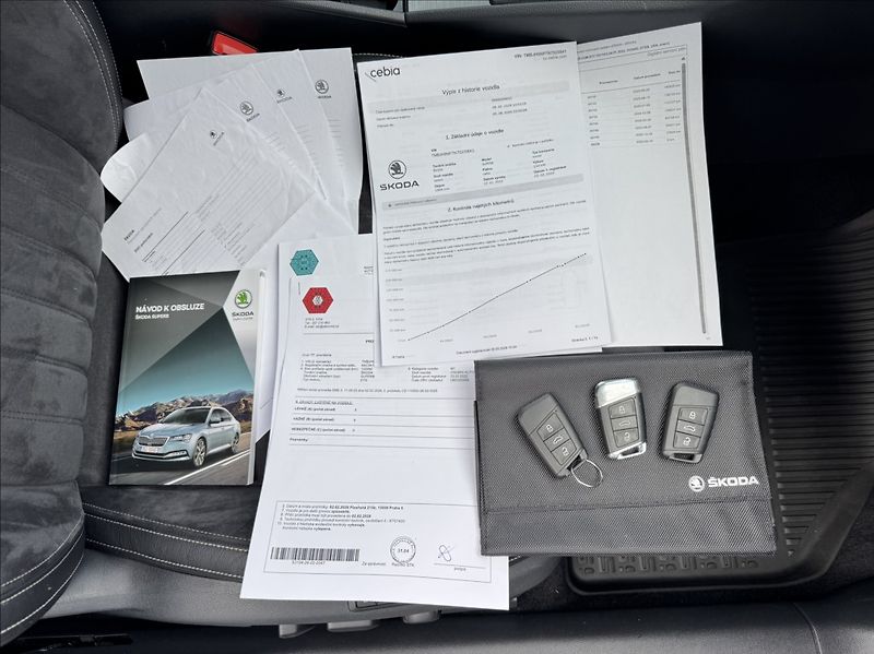 Škoda Superb 2,0 TDI DSG STYLE DPH 1.maj ČR - fotka 49 z 50