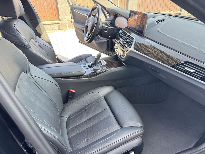 BMW Řada 5 (2023) 520xd, Luxury Line, Panorama - fotka 23 z 48