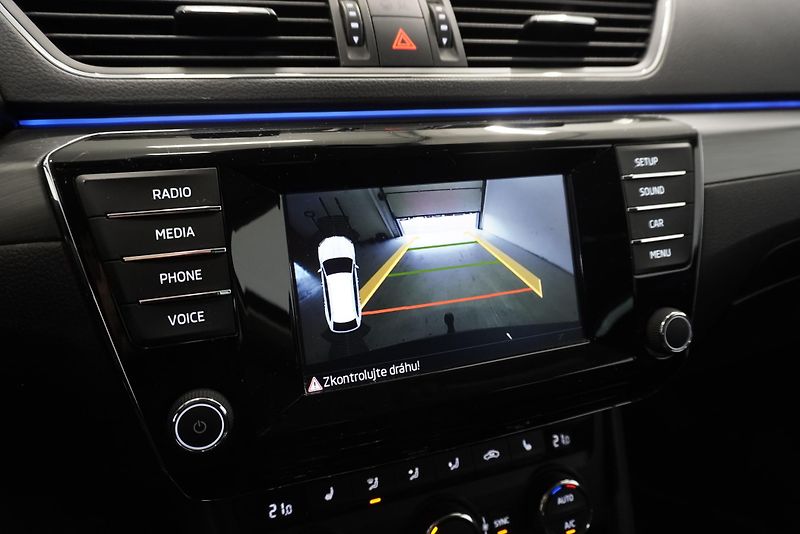 Škoda Superb 2,0 TDI 110kW - fotka 23 z 32