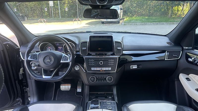 Mercedes-Benz GLE (2016) - fotka 20 z 26
