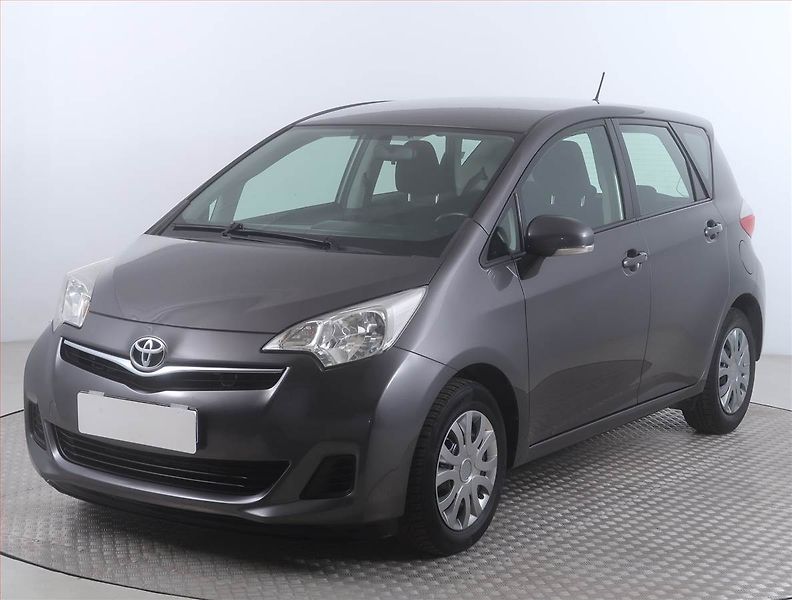 Toyota Verso (2011) 1.33 VVT-i, po STK, rezervace - fotka 2 z 14