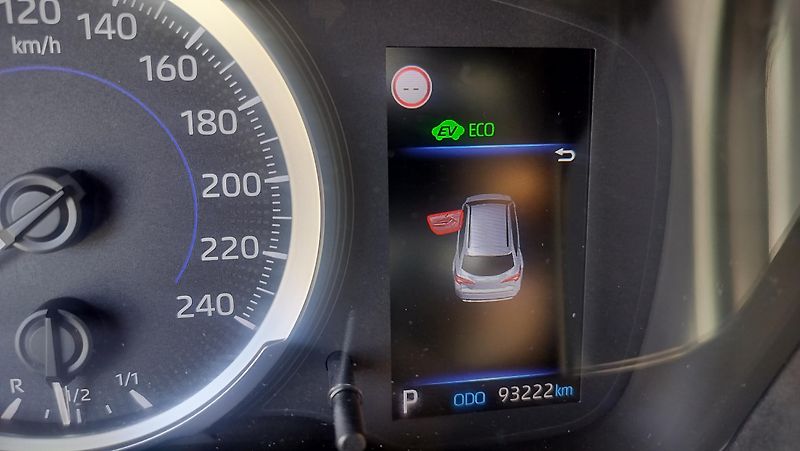 Toyota Corolla 2.0 hybrid, business, navigace - fotka 14 z 29