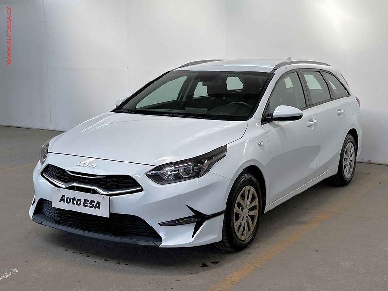 Kia Ceed (2022) 1.5 T-GDI, ČR, STK7/28 - fotka 3 z 15