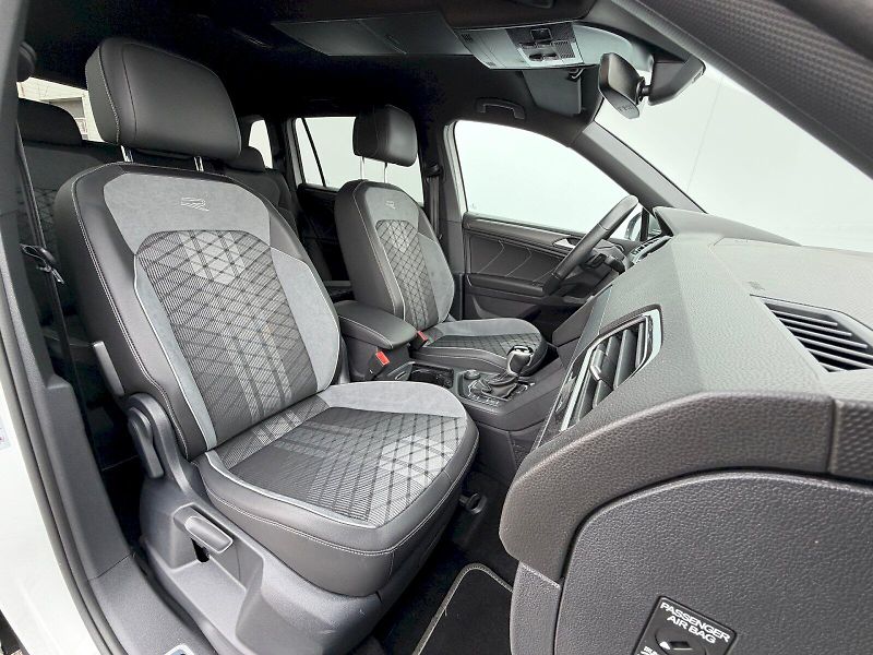 Volkswagen Tiguan Allspace (2024) 2.0 TSI 140kW R-LINE 4MOTION - fotka 30 z 35