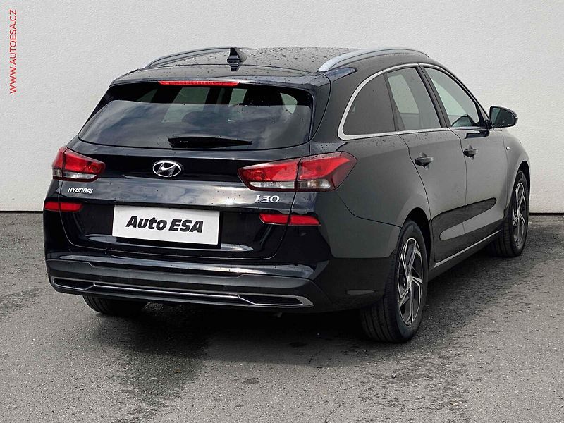 Hyundai i30 (2021) 1.5 T-GDi, ČR, Smart, LED - fotka 4 z 19