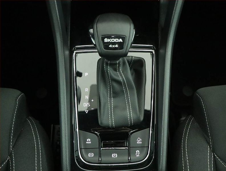 Škoda Karoq (2022) Sportline 2.0 TSI - fotka 13 z 16