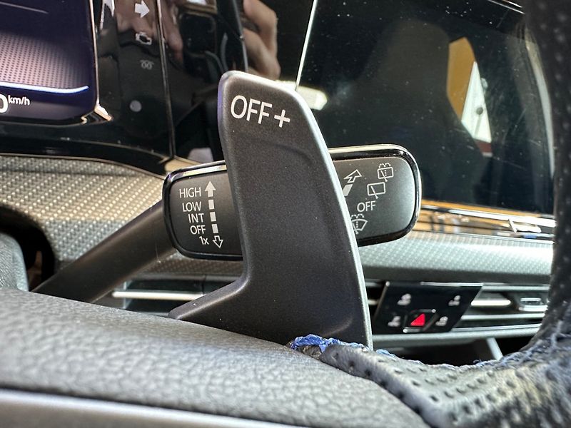 Volkswagen Golf (2021) R 235kW PANOR.NAVI,100%KM - fotka 13 z 24