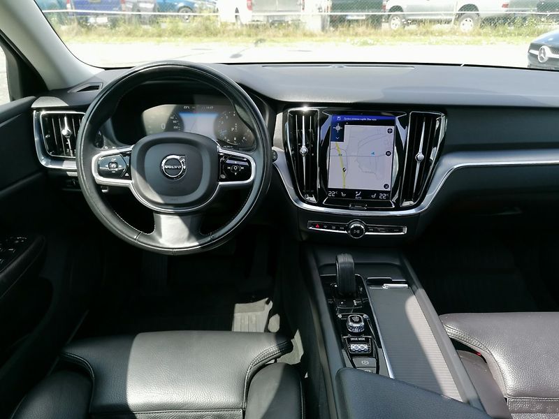 Volvo V60 (2021) 2.0 B3 MHEV A/T 120kW - fotka 8 z 36