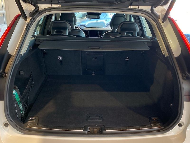 Volvo XC60 D4 AWD MOMENTUM - fotka 9 z 26