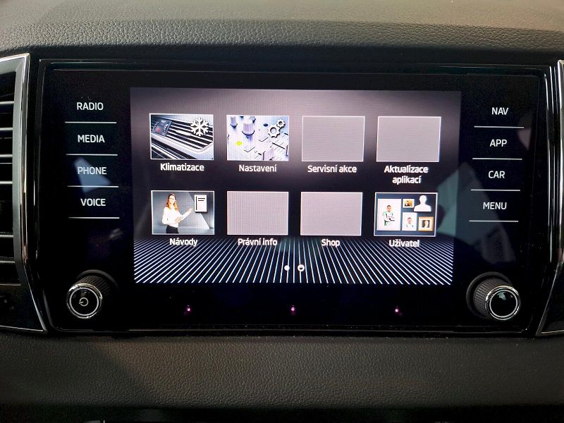 Škoda Karoq (2024) TOP SELECTION TSI 1.5/110KW 6M - fotka 35 z 44