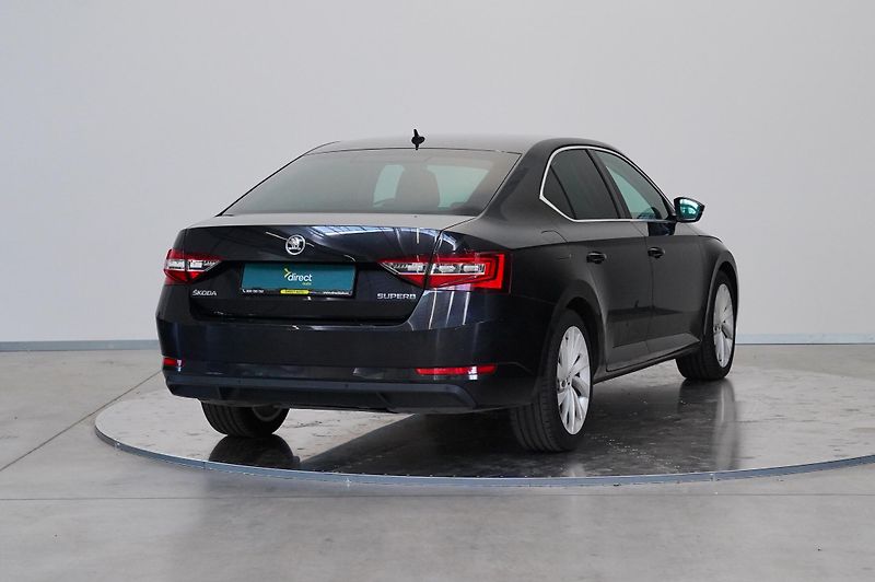 Škoda Superb - fotka 2 z 29
