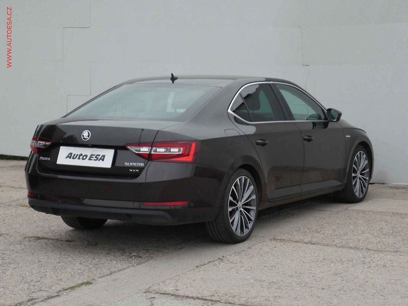 Škoda Superb (2019) 2.0 TDi 4x4, ČR, DSG, kůže - fotka 6 z 20
