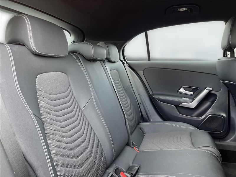 Mercedes-Benz Třídy A 180 Progressive Line - fotka 19 z 21