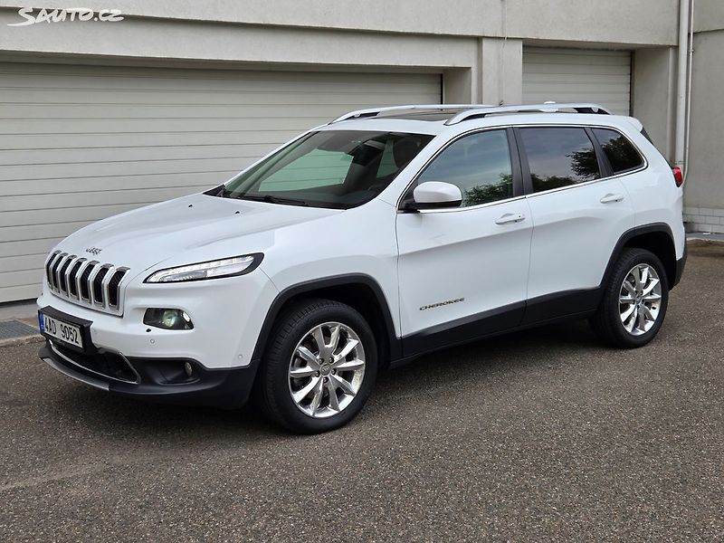 Jeep Cherokee (2014) 2.0 CRD 4x4 Limited Aut Pano - fotka 2 z 35