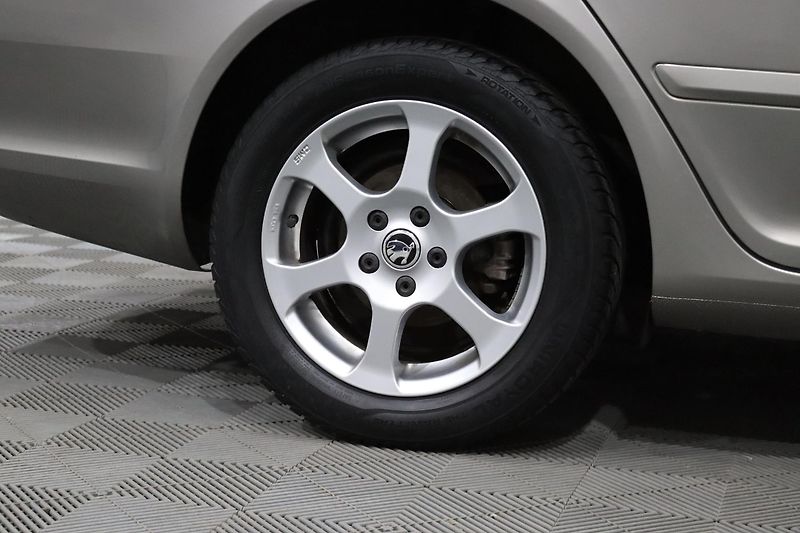Škoda Octavia 2 FL Combi 1.6 MPI 75 kW - fotka 8 z 28