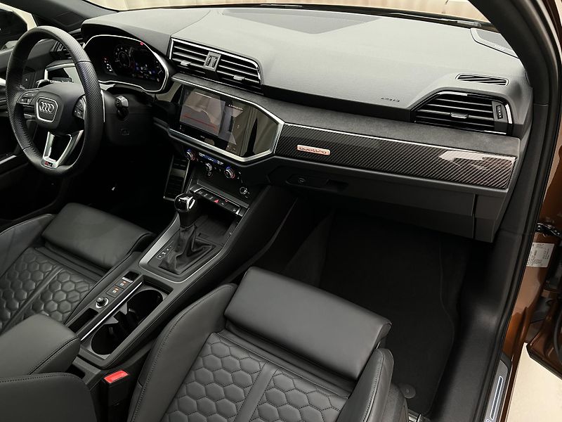 Audi RS Q3 SPORTBACK AWD AUT 1. maj. - fotka 24 z 57