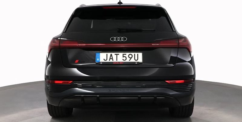Audi Q8 e-tron 55 Q 360k Matrix Pano 4 zóny  - fotka 7 z 28