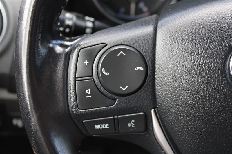 Toyota Auris 1,6 i  NOVÉ V ČR,SERVIS - fotka 16 z 30