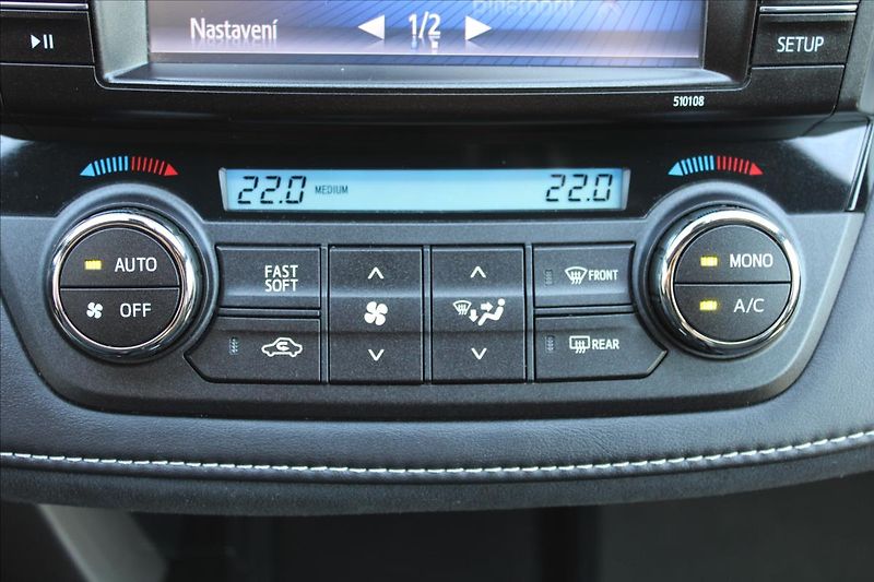Toyota RAV4 2,0 D-4D  NOVÉ V ČR,TAŽNÉ - fotka 14 z 33