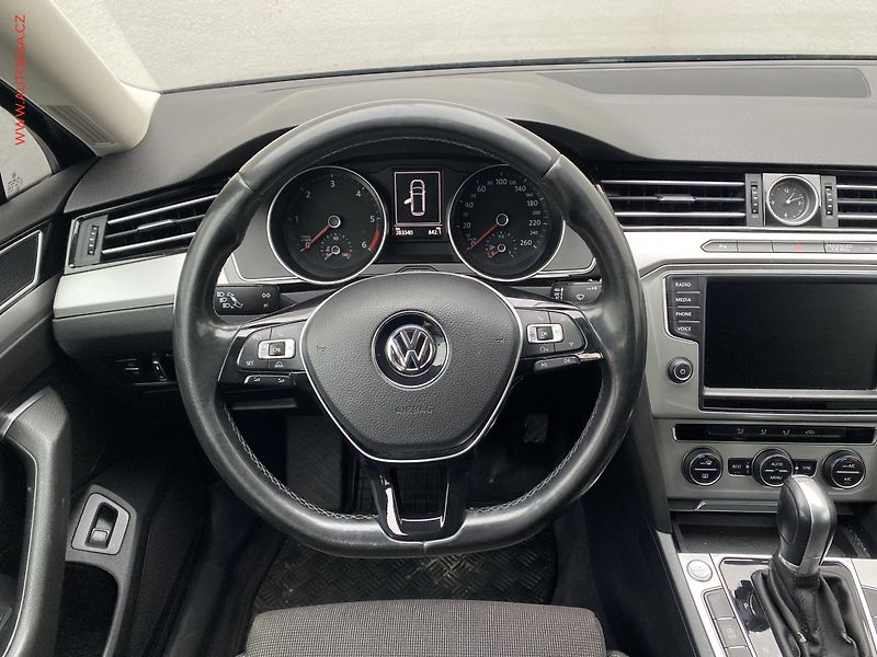 Volkswagen Passat (2015) 1.6TDi, DSG, LED - fotka 11 z 19