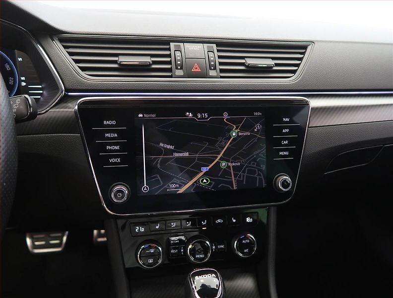 Škoda Superb (2023) Sportline 1.5 TSI, digi klima - fotka 16 z 31