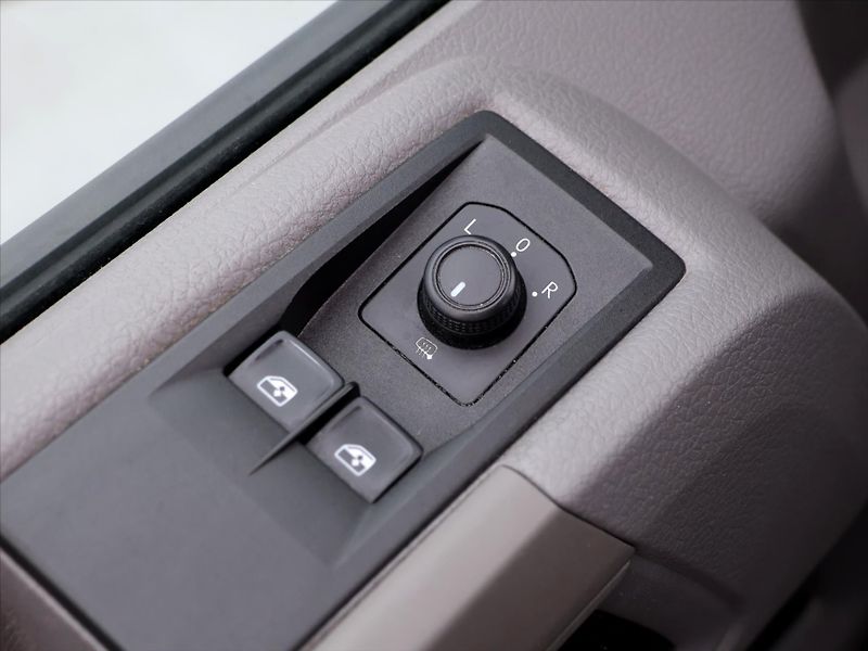 Volkswagen Crafter 2,0 TDI 130kW CZ Dílna DPH - fotka 15 z 36