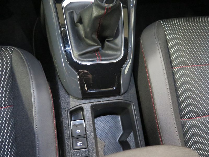 Volkswagen T-Roc (2020) 1.5TSI,klima,výhřev,2xkola - fotka 10 z 30